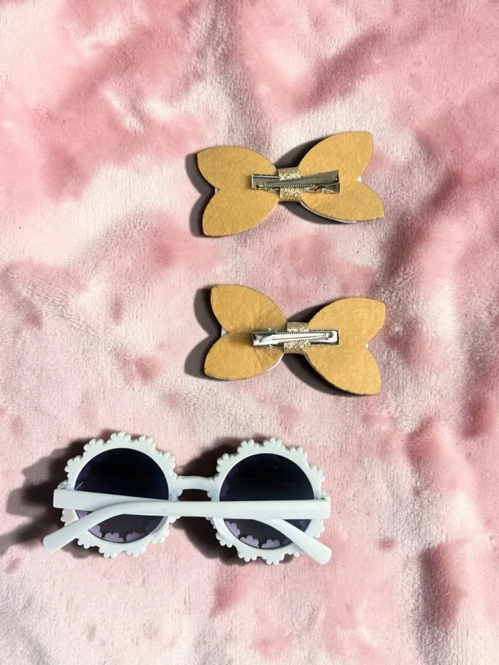Kids Daisy Frame Sunglasses - White Floral With glitter white Hair Bows Set